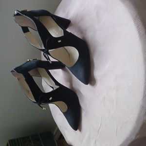 Womens Adrienne Vittadini Nigel Pointed Toe. Zipper heal. Sueded